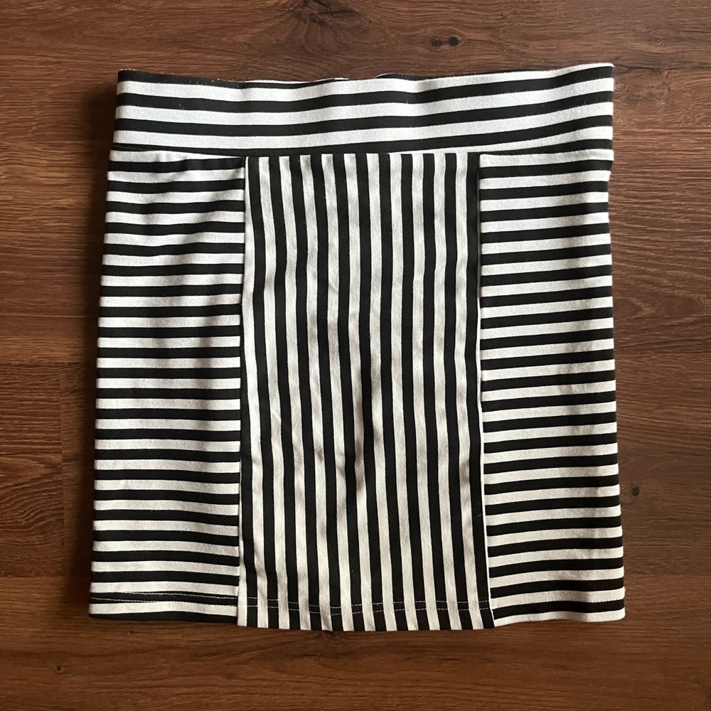 MINK PINK Striped Black and White Women's Mini Skirt - Picture 2 of 6